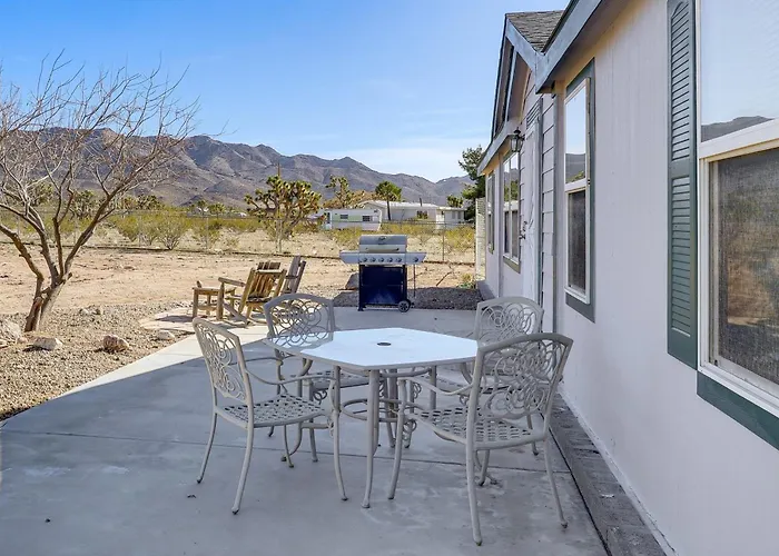 Magnolia Manor House: Desert Escape, Mtn Views