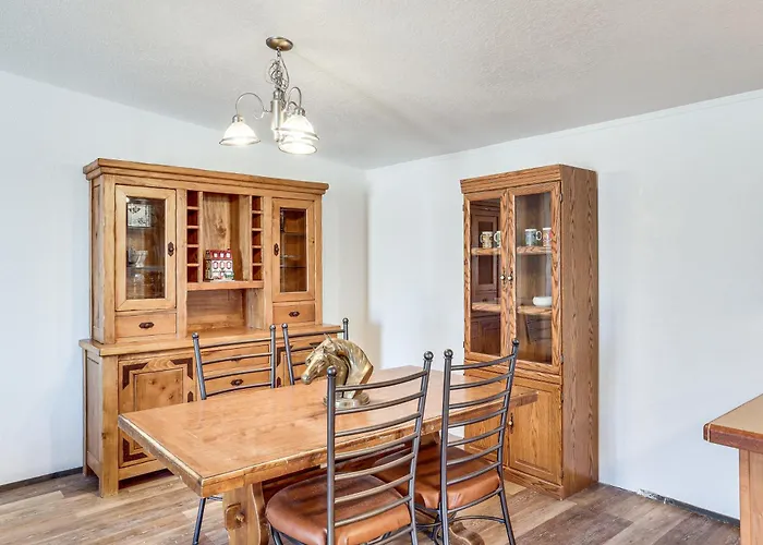 Magnolia Manor House: Desert Escape, Mtn Views * Dolan Springs