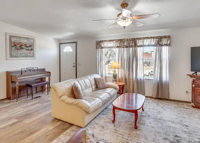 Holiday home Magnolia Manor House: Desert Escape, Mtn Views *