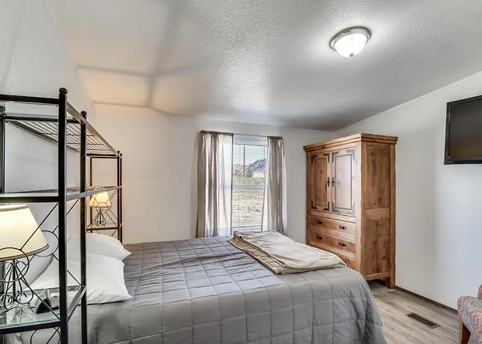 Holiday home Magnolia Manor House: Desert Escape, Mtn Views *